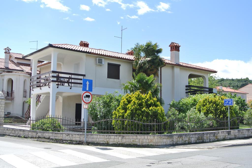 Apartmaji Nika Izola Luaran gambar